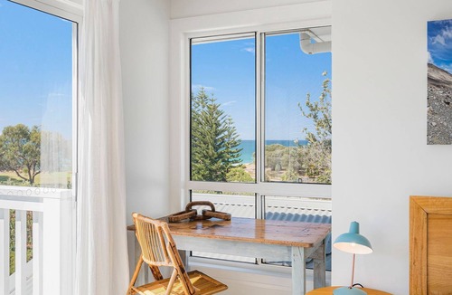 Dunbogan House | Salt Spray - Luxurious 5 bedroom holiday home in gated estate, close to beach