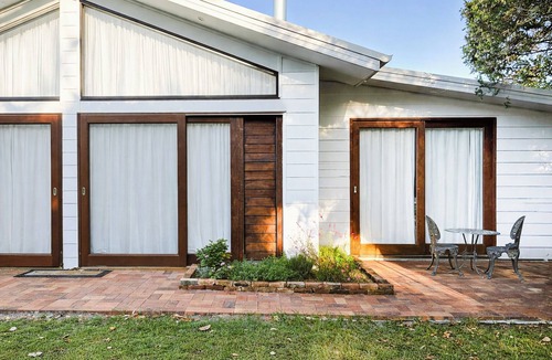 Hastings Point House | SALTY COTTAGE @ Hastings Point 5 bedroom- Beachfront, Creekside, Seaside Oasis