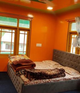 Gulmarg House | Samoon guest house