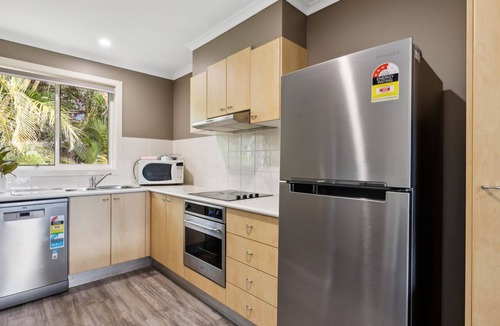 Korora Apartment | Sapphire Beach Poolside Retreat