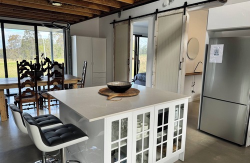 Rothbury House | Sascha's Retreat The Hunter Valley -Pokolbin - Pet friendly- Unlimited NBN Wi-Fi