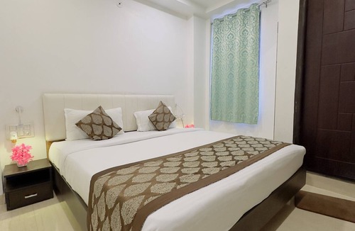 Lake Swaroop Sagar Hotel | Satkar Retreat