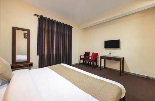 Kufri Hotel | Sattva Lok Shimla l Family Events l Lift l Power Backup I Sky Bonfire l Free Parking l Kufri Shimla By Exotic Stays
