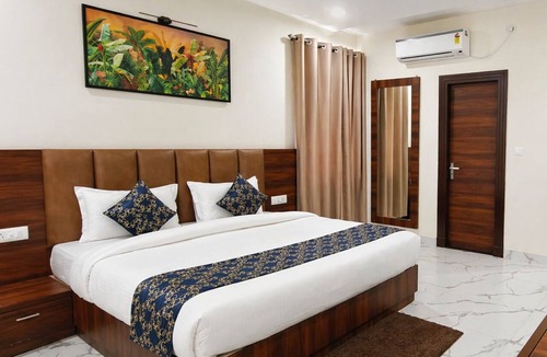 Ramnagar Hotel | Savanna Retreat