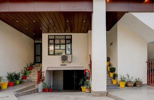 Indira Nagar House | Saver Double Hotel Parijat