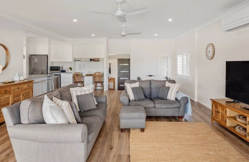 Sawtell House | Sawtell Sanctuary - a beautifully appointed coastal retreat designed for relaxed living and comfort