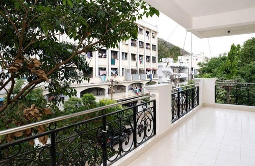 MVP Colony House | Scenic Hill View 2BHK | Kailasagiri & Beach