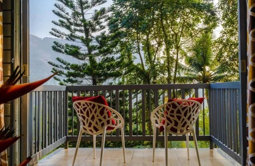 Devikolam House | Sceva's Garden Home - King Bed and Mountain View!