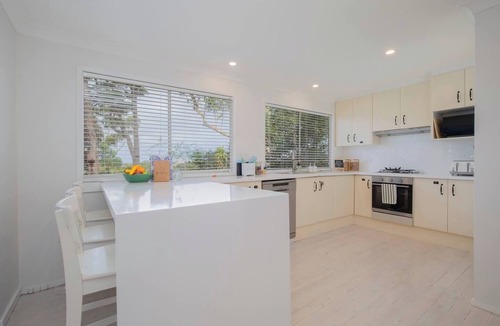 Wamberal House | Sea Break Spacious Cottage near Wamberal Beach