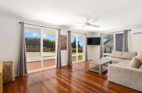 Korora House | Sea Haven, Just a two minute walk to Korora Bay Beach and the Solitary Islands Coastal walking track