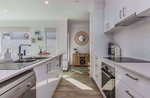 Kingscliff House | Sea Poppy - Beachside 4 Bedroom home with pool