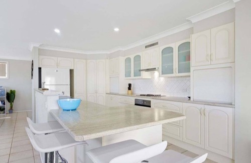 Manyana House | Sea-Renity ~ Mountain and Ocean Views