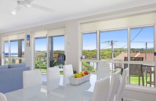 Manyana House | Sea-Renity ~ Mountain and Ocean Views