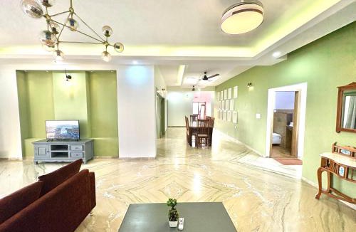 Vainguinim Apartment | Sea View 4BHK Apartment in Panjim with Pool & Balcony