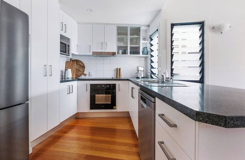 Pottsville House | Seabrook – on Main Street, walk to beach & shops