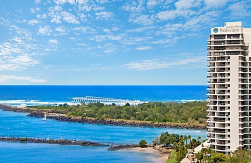 Tweed Heads Apartment | Seascape Unit 1402- Located in Tweed Heads and only a short walk to beaches, shopping, clubs and res