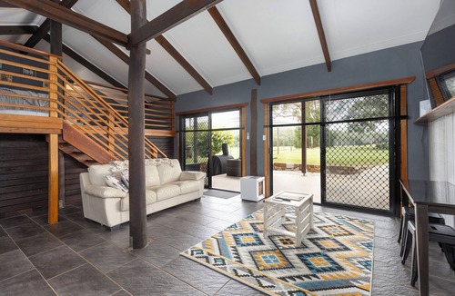 Valla Cabin | Secluded Getaway – Cabin & Barn Stay 7 minutes from beautiful Valla beach