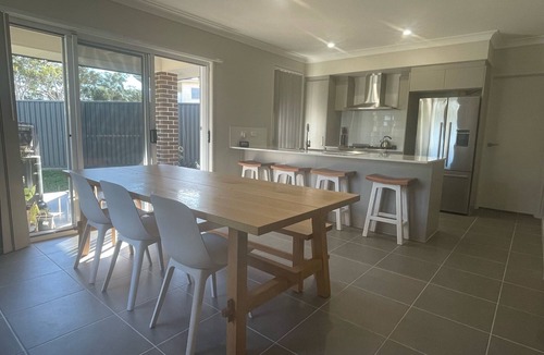 Morisset House | Secret Garden Retreat Lake Mac Winter Stay Spa