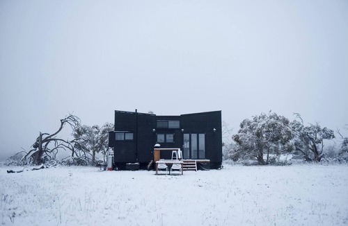 Jindabyne House | Serene Mountain Retreat in Jindabyne - Private Tiny Home