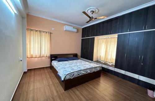 Kukatpalli Apartment | Servostay KPHB Phase 15 New Stunning 3 BHK - 4th Floor