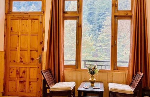 Ghiyagi House | Sharaji Caffe & Hostel Jibhi