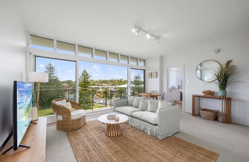 Cronulla Condo | Shelly Beach Park and Ocean Views