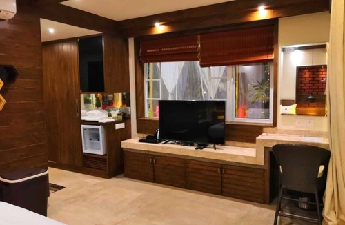 Sinquerim House | Shivers Oasis Delux Luxury Suite 1 (5 Mins From Candolim Beach)