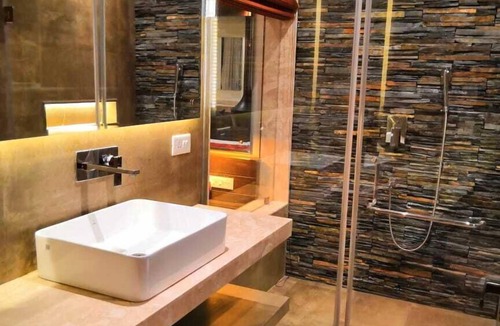 Sinquerim House | Shivers Oasis Delux Luxury Suite 1 (5 Mins From Candolim Beach)