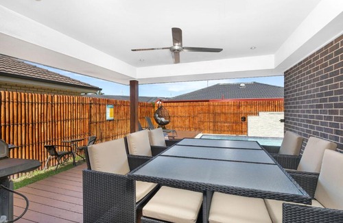 Fingal Bay House | Shoreline Retreat