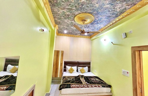 Orchha Hotel | shree Ghanshyam palace