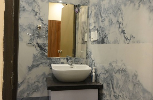 Varanasi Hotel | Shree Hari Niwas Paying Guest House
