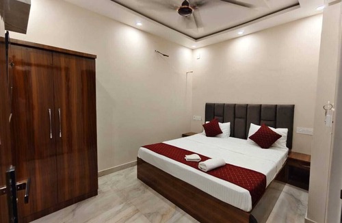 Varanasi Hotel | Shree Hari Niwas Paying Guest House