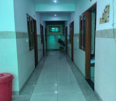 Vrindavan Hotel | Shree Jagdambey hotel