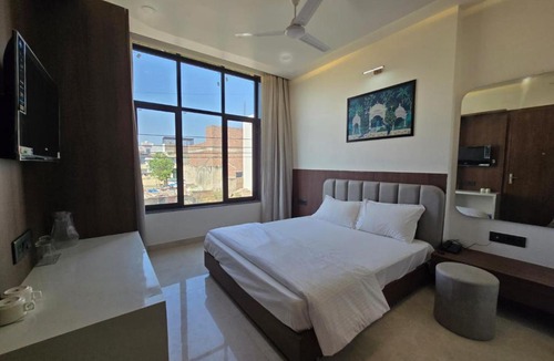 Vrindavan Hotel | Shree Radha Raman Sarkar Dham