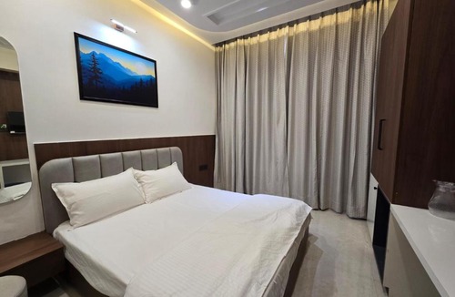 Vrindavan Hotel | Shree Radha Raman Sarkar Dham