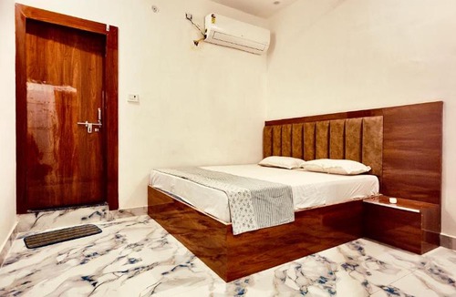 Vrindavan Hotel | Shri charno amrit vatika