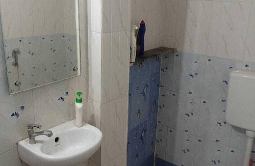 Jhusi Hotel | Shri Hari Sadan