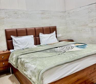 Vrindavan House | Shri Murli Manohar Dham Hotel Vrindavan