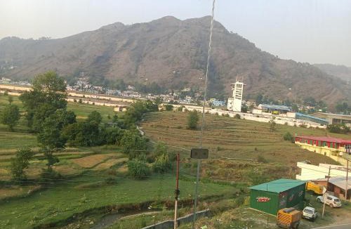 Pithoragarh House | Shri Royal Rooms Homestay ,Airport Pithoragarh