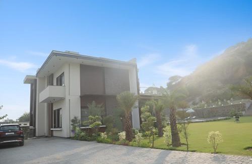 Gurugram Villa | Sidneyland Hill Retreat Beside the Aravallis Amidst Nature