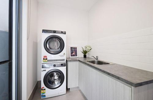Kingscliff House | Sirius- Heated pool, 50m to Beach, basketball crt