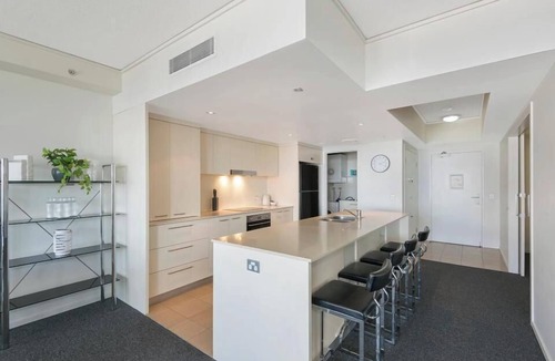 Broadbeach Apartment | Sky Lounge 4BR Sub Penthouse