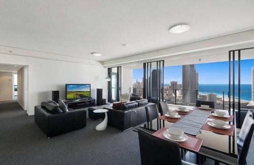 Broadbeach Apartment | Sky Lounge 4BR Sub Penthouse