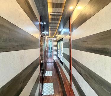 Andhakaranazhy Boat Rental | Skylark houseboats
