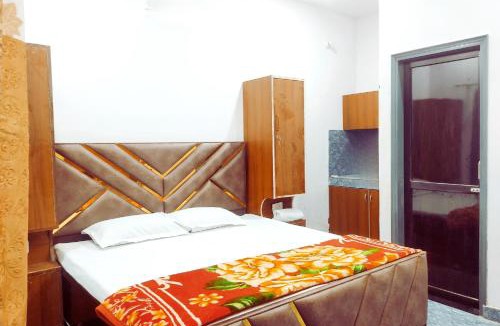 Phagwara Hotel | SKYLINE HOMESTAY & SHIV GUEST HOUSE - By Skyline Properties - For Families, Students, Couples & Corporate