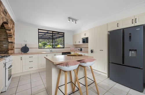 Arakoon House | SLEEPS 9 * BEAUTIFUL SWIMMING POOL * Linen Not Included