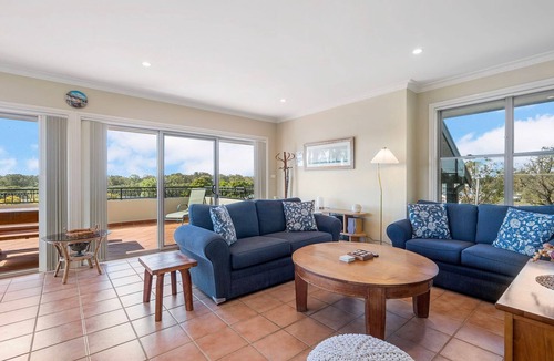 Laurieton Apartment | Slipways - river front holiday unit