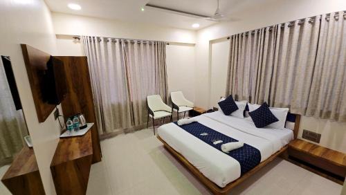 Prabhadevi Hotel | Smooth Checkin By Edition Blue - Mumbai
