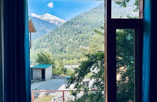 Vashist Hotel | Snow River, Manali