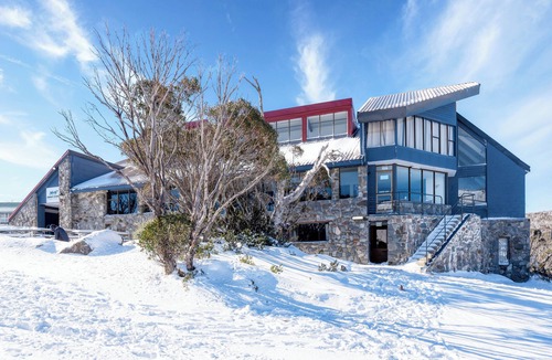 Smiggin Holes Hotel | Snowy Gums